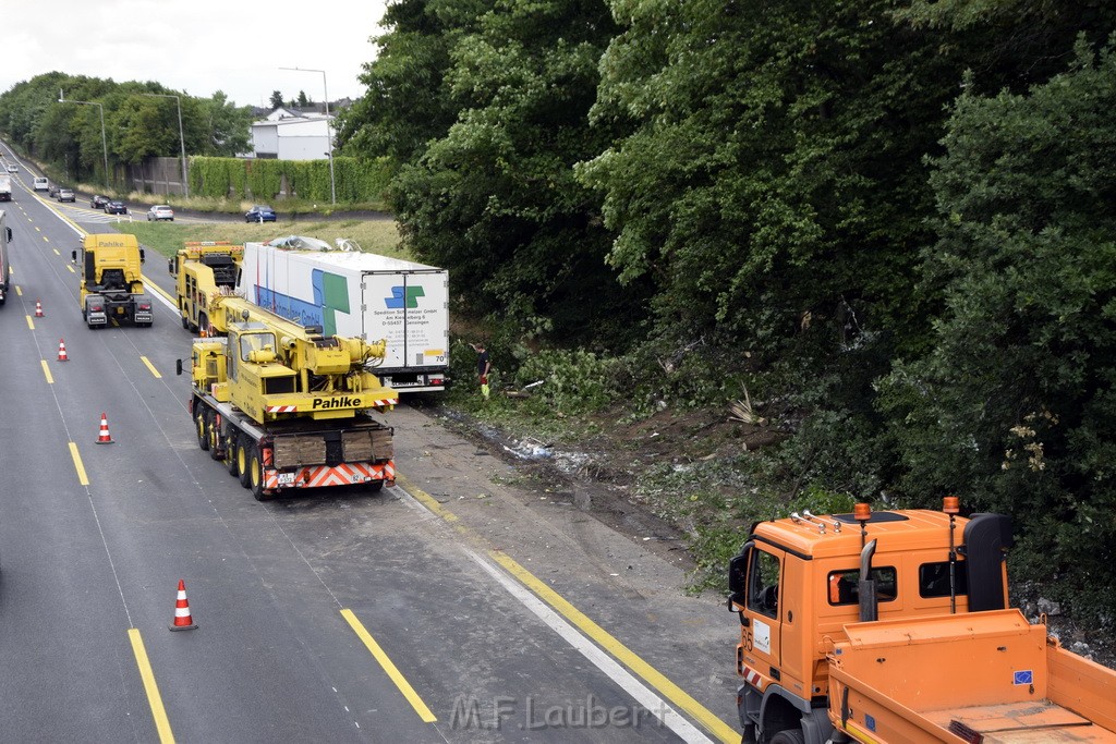 Schwerer VU A 3 Rich Oberhausen Hoehe AK Leverkusen P886.JPG - Miklos Laubert